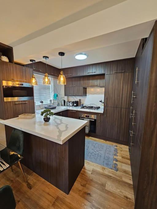 Comfortable Two Bedroom Flat Брайтонн Экстерьер фото